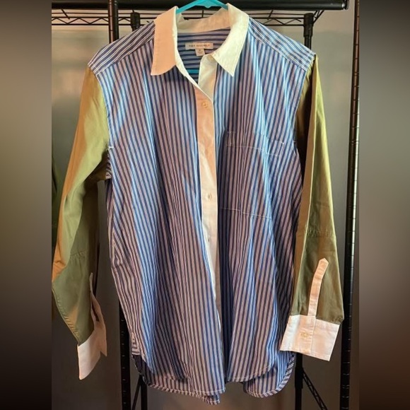 14 Elegant Blue and Green Button Down Shirt - Picture 2 of 2
